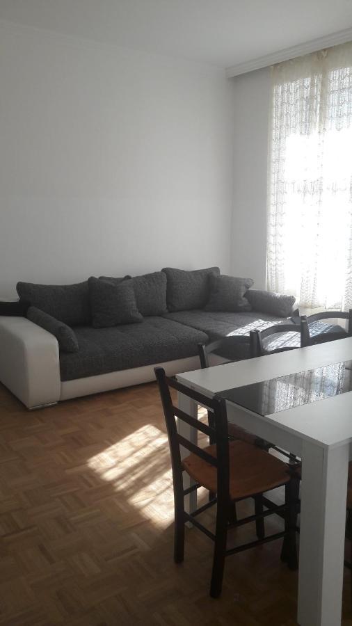 Nette Altbauwohnung Nur 10 Min Von Der Appartement *